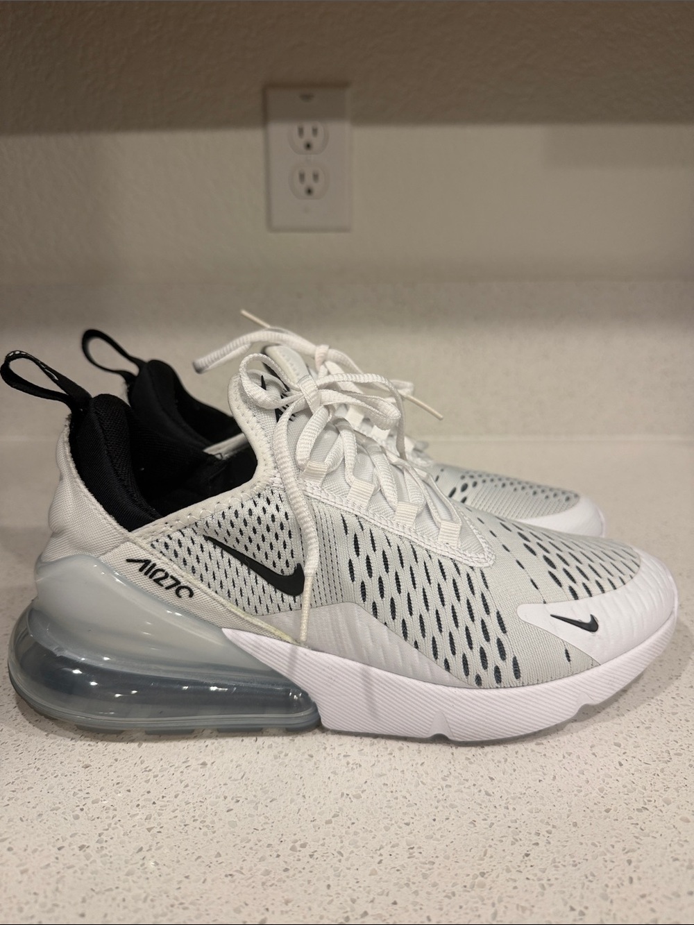 Nike Air Max 270 Light Gray & Black Athletic Sneakers - women's size 8